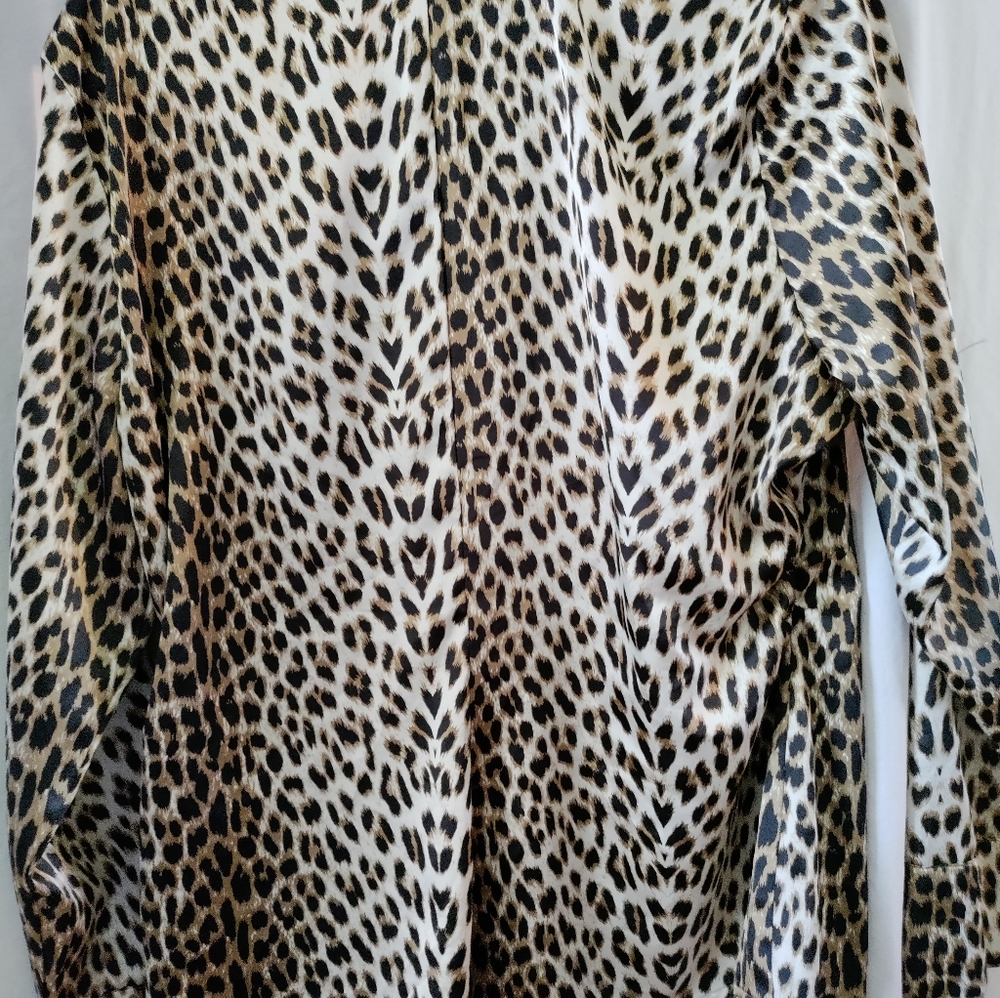 Cato's Cream and Brown Leopard Print Button Down Shirt Size XL Pre-owned. - Picture 5 of 8